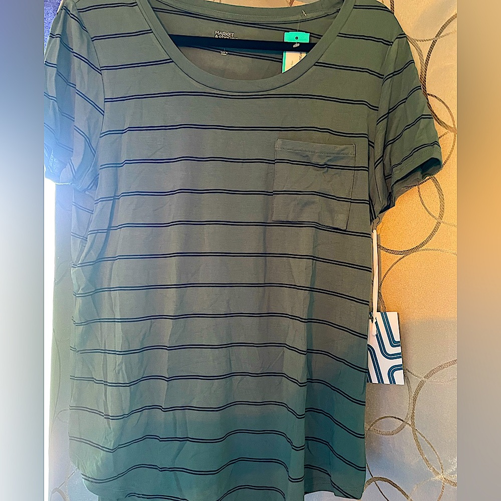 Size L Green Tee with black stripes